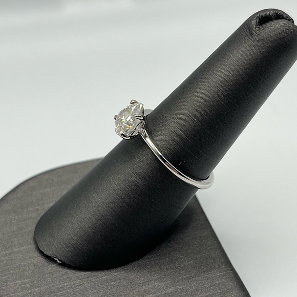 Pear solitaire ring - Picture 2 of 4